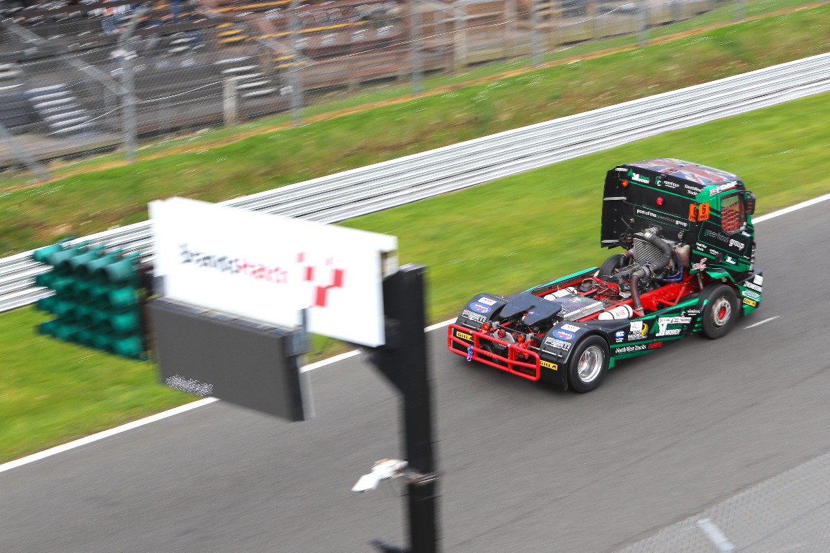 DAFTrucksUK's tweet image. The Easter weekend kicked off the @officialbtrc for 2024, with driver John Powell, of JP Racing, taking to the track in this race-spec DAF LF adorned with branding from DAF sponsor, @Greenhous. He achieved an overall 3rd place in his division. 🏁🚛💨

#BTRC #Trucks #Racing #DAF