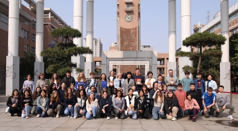 OHSChinese's tweet photo. At the Gaoxin No 1 School, Mrs Shufang Wang, the headteacher, welcame us. Our students attended  their penpals' lessons before lunch. They had music, Chinese art and Gongfu lessons in the afternoon. https://t.co/Rpfr5zOnPi