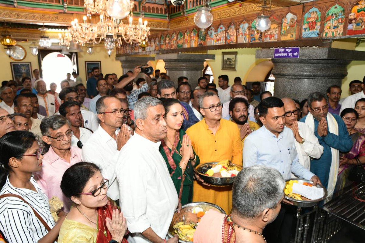 ShrinivasDempo's tweet photo. Our family has a deep connection with Shree Nagesh Temple, today's visit was special. https://t.co/QUdgaOCaCJ