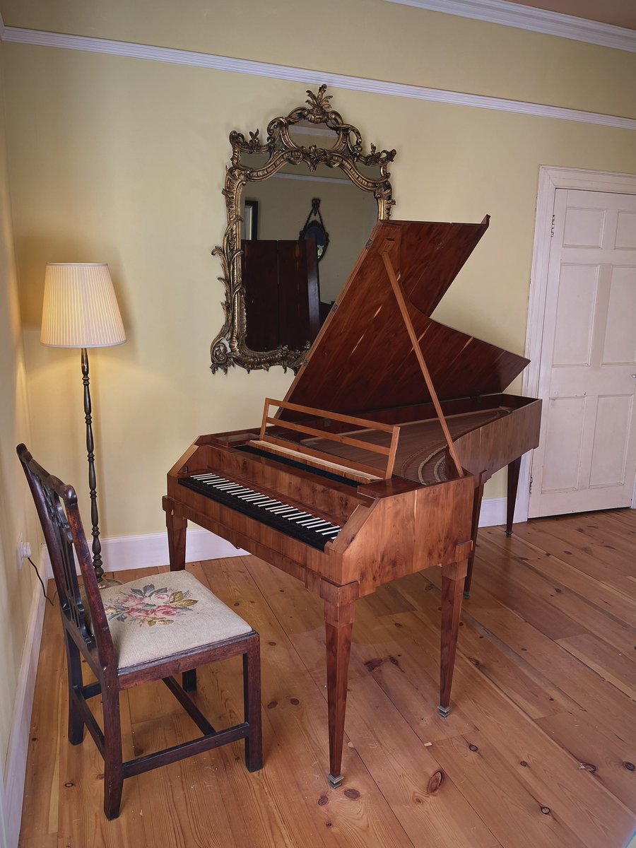 Just had a pleasant surprise hearing Mozart’s sonata for  fortepiano and violin K. 6,  @BBCRadio3 #Composeroftheweek  as recorded by Rachel Podger, violin, and Gary Cooper playing the fortepiano that I now own (ex coll. Christopher Hogwood).