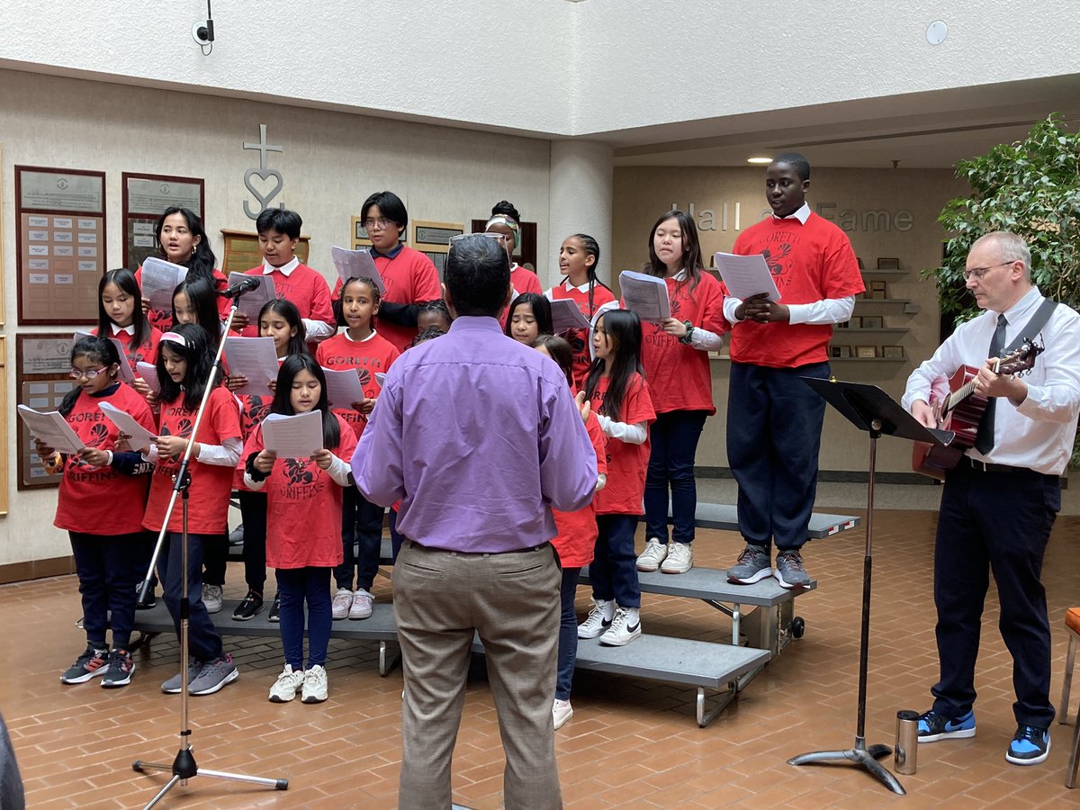 AFLToronto's tweet photo. Thank you Father Mike, St. Maria Goretti Catholic School and the TCDSB Nurturing our Catholic Community Team for the inspirational and moving mass to lead us into the Easter and spring season 😇 Always a pleasure.
#angelamongus https://t.co/DhCrbmPofw
