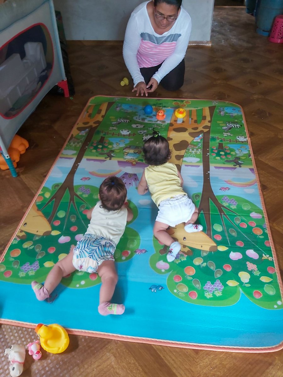 ChoneInclusivo's tweet photo. #MIESChone | En la unidad de atención "Pasaje" del cantón Rocafuerte, se realizó una actividad clave para el desarrollo infantil con dos niñas mellizas de 7 meses.
Estamos comprometidos con el crecimiento de los niños y las niñas del #NuevoEcuador https://t.co/yArpzFCsO3