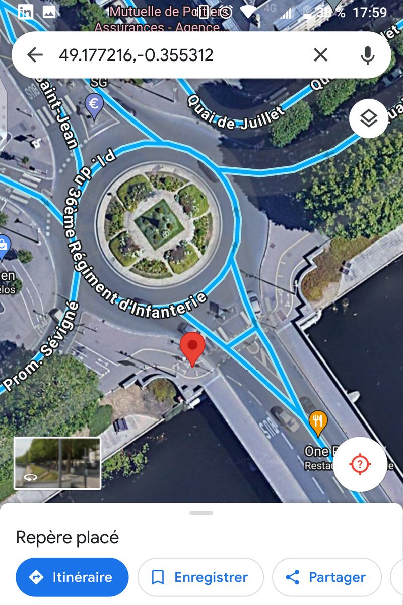 newy_marina's tweet photo. Bonjour @CaenOfficiel , une réparation de la bande endommagée est-elle prévue sur la traversée au pont de Vaucelles. ?
Avec le caniveau à franchir en suivant, cet endroit représente un risque de chute pour les cyclistes et les trottinettes. #SOSRue https://t.co/xSdx4vWPjj