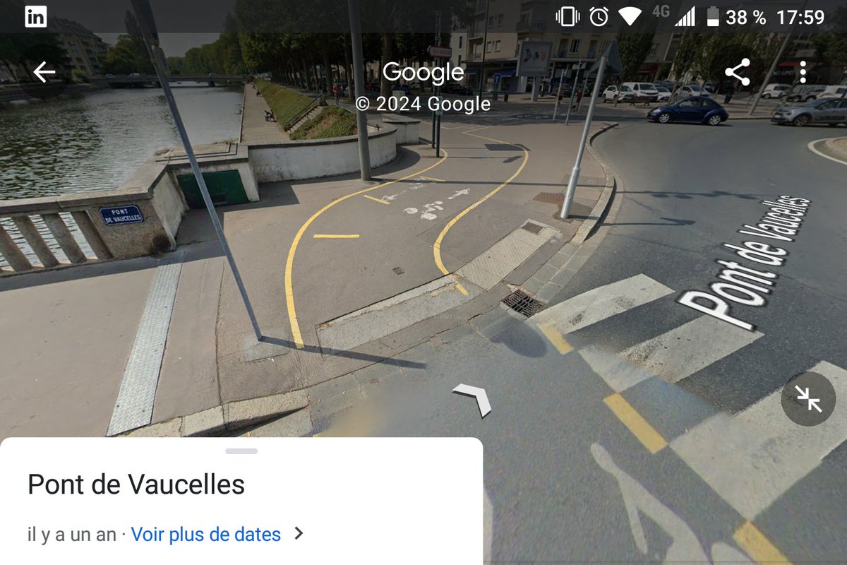 newy_marina's tweet photo. Bonjour @CaenOfficiel , une réparation de la bande endommagée est-elle prévue sur la traversée au pont de Vaucelles. ?
Avec le caniveau à franchir en suivant, cet endroit représente un risque de chute pour les cyclistes et les trottinettes. #SOSRue https://t.co/xSdx4vWPjj