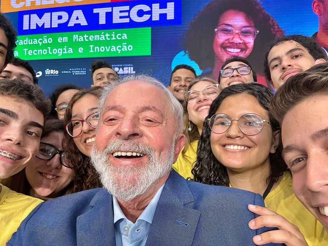 Governar o país é cuidar do futuro: aula inaugural do Instituto de Matemática Pura e Aplicada, nosso IMPA, ao lado dos melhores estudantes de matemática do país. Muita alegria. Viva a educação e o futuro.  🚀

📸 Luiz Inácio Lula da Silva