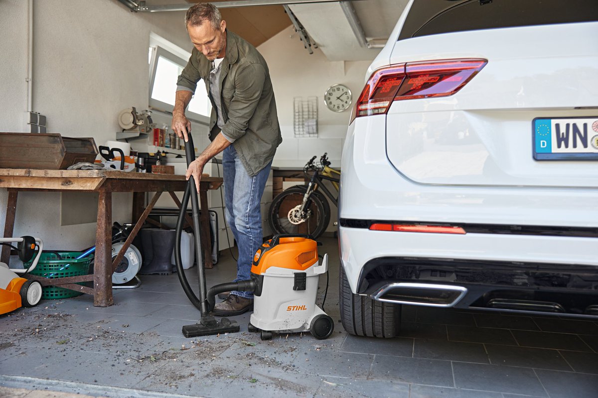 Le STIHL SE 33 est un aspirateur sec/humide polyvalent, léger et puissant offert à prix
abordable. Magasinez maintenant chez shop.stihl.ca