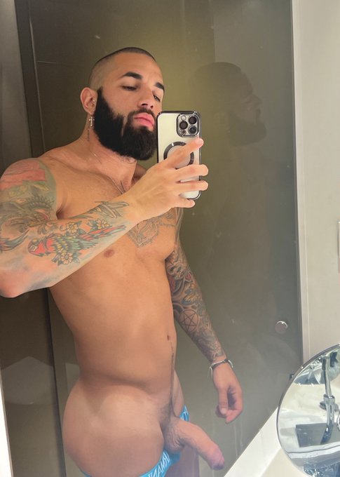 Did I make you look? https://t.co/nBOR49NWzJ