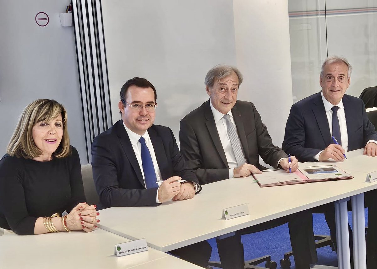 SÉCURITÉ - Georges Siffredi, Président de Paris La Défense, Laurent Hottiaux, <a href="/Prefet92/">Préfet des Hauts-de-Seine 🇫🇷🇪🇺</a>, <a href="/Joelle_CR/">J.Ceccaldi-Raynaud</a> , Maire de <a href="/villedeputeaux/">Ville de Puteaux</a>  et <a href="/jakossowski/">Jacques Kossowski</a>, Maire de <a href="/VilleCourbevoie/">Ville de Courbevoie</a> ont signé aujourd’hui la Stratégie territoriale de sécurité et de prévention de la délinquance de Paris La