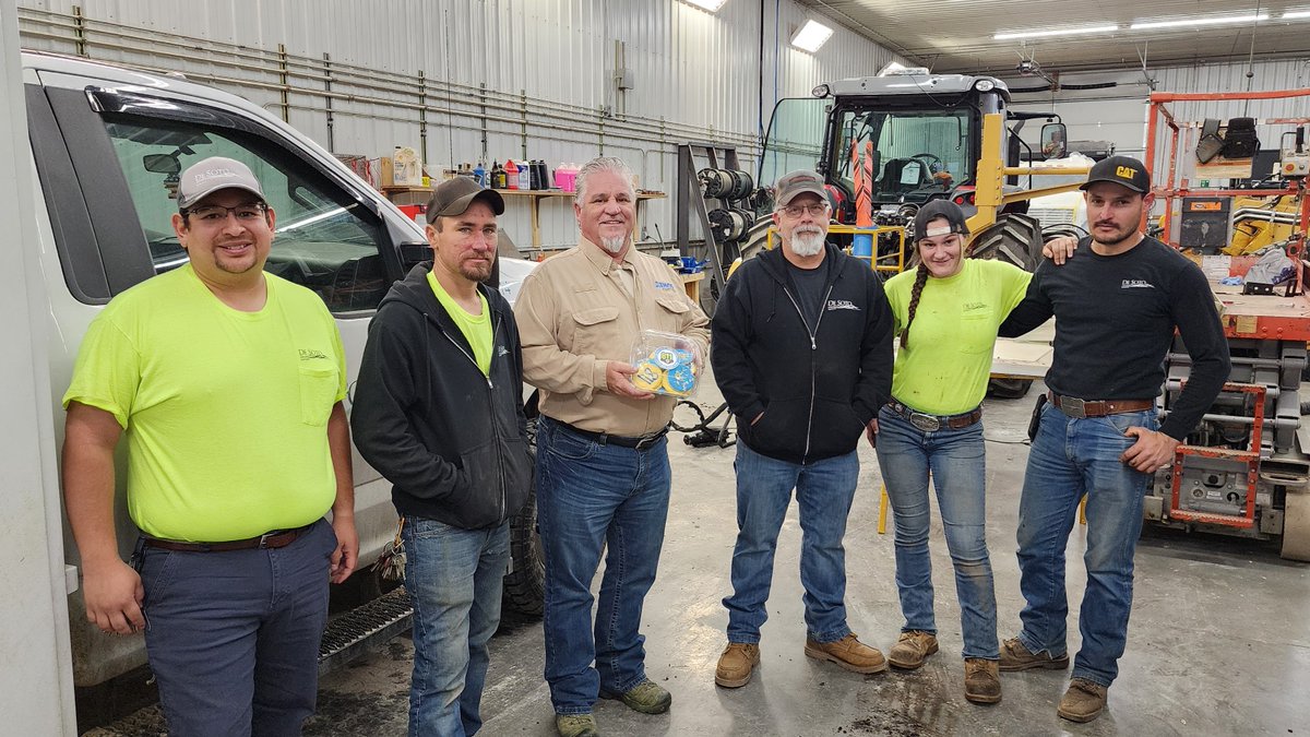 April is #NationalSafeDiggingMonth and <a href="/atmosenergy/">atmosenergy</a> is at it again, sharing a sweet message with workday and weekend excavators. For homeowners, contractors &amp; public works, <a href="/Kansas811/">Kansas 811</a> is the call to make when beginning a project!