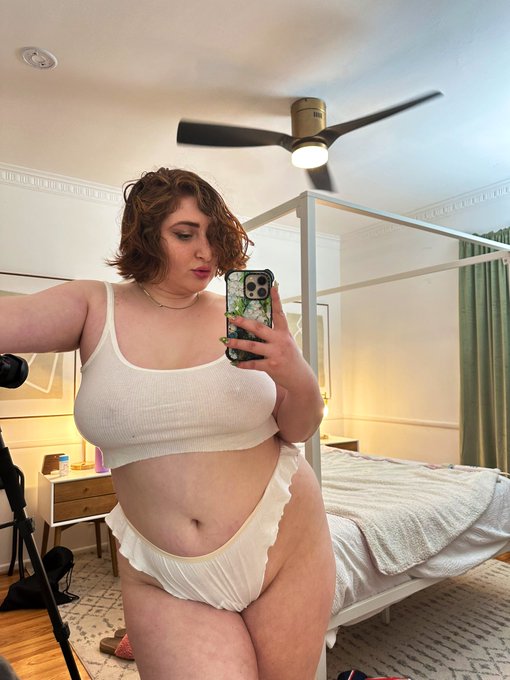 An outfit that begs to be ripped off. Is this shirt too see though? 😇 https://t.co/6Lr4nu13GU