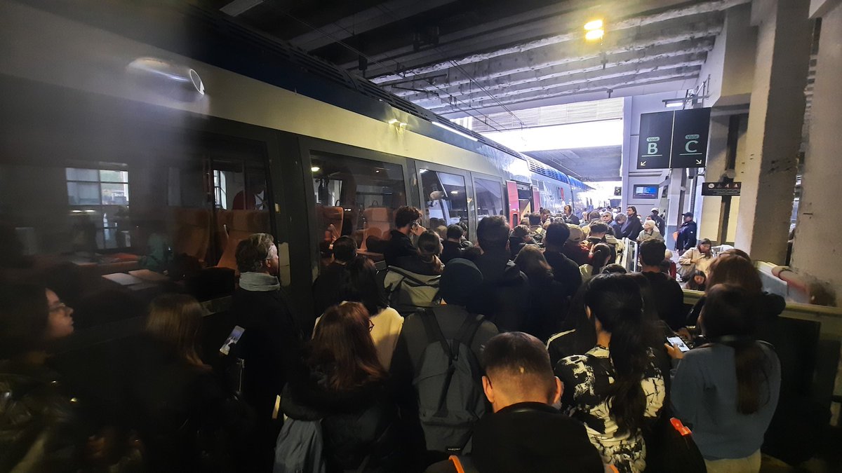 philippecubry's tweet photo. @lio_train_sncf @Occitanie c'est votre interprétation du poisson d'avril? https://t.co/7Xc2lFtL96