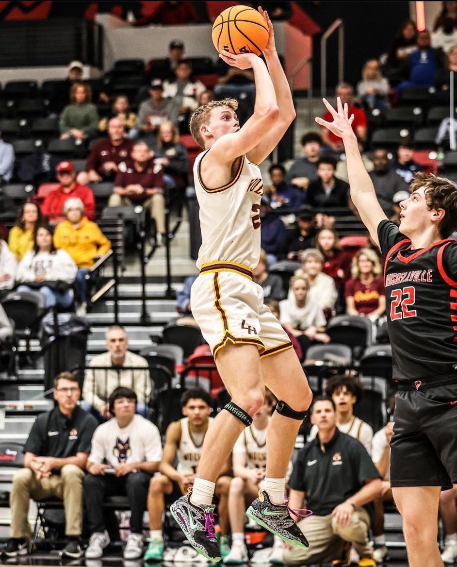 NEWS: ⭐️⭐️⭐️ 2024 Ty Robinson (6’4 G) of @FlightAAO & Lake Hamilton (AR) is decommitting from Florida Atlantic and re-opening recruitment. 5A South POY 5A South All Conference 5A All State 5A All State Tournament 2,000 point club