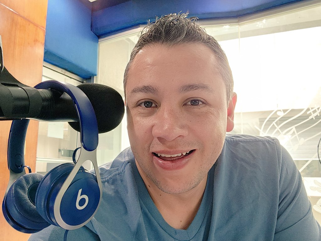 omar_machain's tweet photo. ¡Revivamos la #BuenaMúsica que une generaciones! 🎶
🔌🎵 💥 #Detonadores, ¡bienvenidos a #ZONAdeConexión!
💬 Participen con el hashtag:
#MiSuperPoder...
Los acompaño de 10 a 11AM a través de @ZONA3Noticias 📻🎙
Escucha por Internet vía @TuneIn 👉 https://t.co/QJAoZWnfyF https://t.co/Ahtclxq5Xs