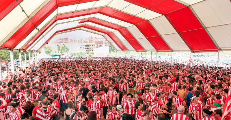 AthleticClub's tweet photo. 🎶🍻 Programación e información de interés de la #AthleticHiria en Sevilla. 

📌 A partir de las 11:30 h del sábado 6 de abril.

📌 Doctor Deseo, MCD, Oxabi, Henry Méndez…

📌 170 metros de barras, food trucks, fuentes de agua potable, áreas de descanso…

#UniqueInTheWorld 🏆