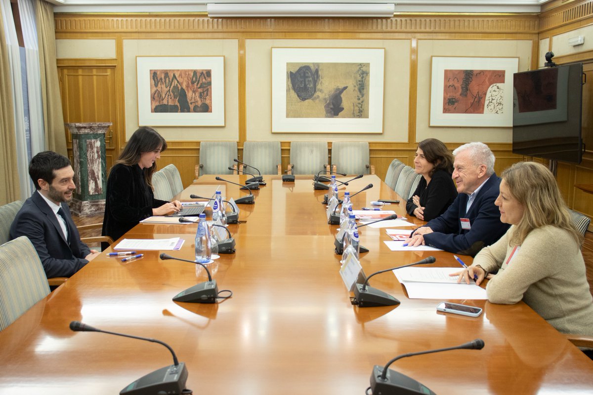 MSocialGob's tweet photo. 📸 El ministro @pbustinduy se ha reunido este martes con el presidente de @_CARITAS y la secretaria general de la organización para fortalecer las políticas sociales e impulsar la lucha contra la pobreza y la exclusión social. https://t.co/ObgBs6eBOD
