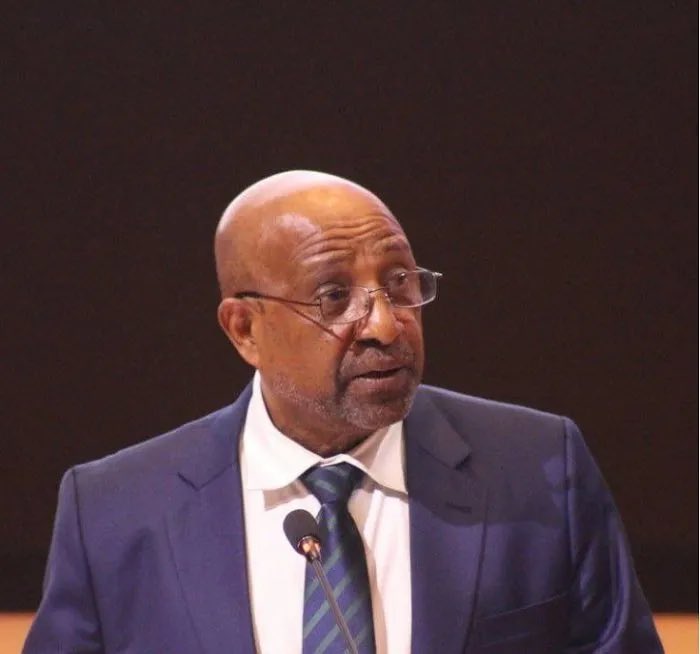 Wazemaradio's tweet photo. ኢዜማ፣ ተቃዋሚ ፓርቲዎች ሰኞ'ለት ከጠቅላይ ሚንስትር ዐቢይ ጋር ባደረጉት ውይይት ላይ መንግሥት ግጭት ቀስቃሽ በኾኑ አመራሮችና የገዥው ብልጽግና ፓርቲ ካድሬዎች ላይ ምን ዓይነት ርምጃዎች ሊወስድ እንዳሰበና ሌሎች ቁልፍ ጥያቄዎችን በንባብ ማቅረቡን ዛሬ ባሠራጨው መረጃ አስታውቋል። ኢዜማ፣ ስለ ሰላማዊ ዜጎች እገታ መበራከት፣ መንግሥት የዜጎችን ሰላምና ደኅንነት ለማስጠበቅ የያዘው የጊዜ ሰሌዳ ስለመኖሩ፣ የከተማ መሬትን ወደ ግለሰብ ንብረትነት ለማዞር መንግሥት ይዤዋለኹ ያለው ሃሳብ ምን ደረጃ ላይ እንደደረሰ እና ገዥው ብልጽግና ፓርቲ ለአባላቱ ለሚሰጠው ሥልጠና የመንግሥትን በጀት መጠቀሙን ጠቅላይ ሚንስትሩ እንዴት እንደሚያዩት መጠየቁንም ገልጧል። የአገራዊ ምክክር ኮሚሽኑ በሚያዘጋጃቸው የተለያዩ መድረኮች ባብዛኛው እየተሳተፉ የሚገኙት፣ በገዥው ፓርቲ ሥር የታቀፉ አደረጃጀቶች አባላት መኾናቸው አሳሳቢ እንደኾነም ፓርቲው በመድረኩ ላይ ማንሳቱን አውስቷል። [ዋዜማ]