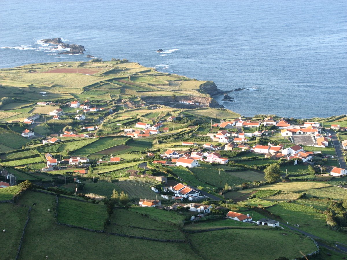 3CatInfo's tweet photo. Turistes catalans, atrapats en una illa de les Açores des de dijous pel mal temps https://t.co/BGuj73dm7O https://t.co/5eAKiRlK7i