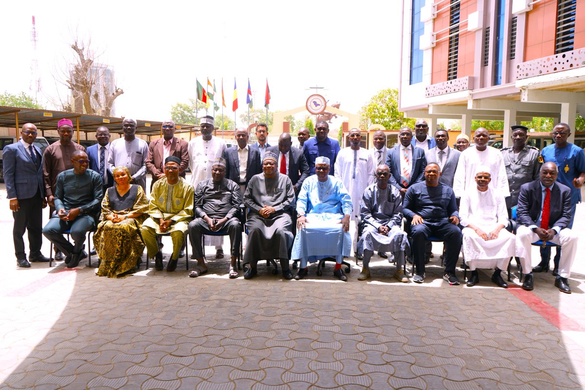 Amb_MNuhu's tweet image. The meeting of the Committee of Experts of @lcbc_cblt  preparatory to the 69th Ordinary Session of the Council of Ministers of the Commission was declared open at the Executive Secretariat of the Commission in N’Djamena, Chad, by the Honorable Minister of Water and Sanitation of…