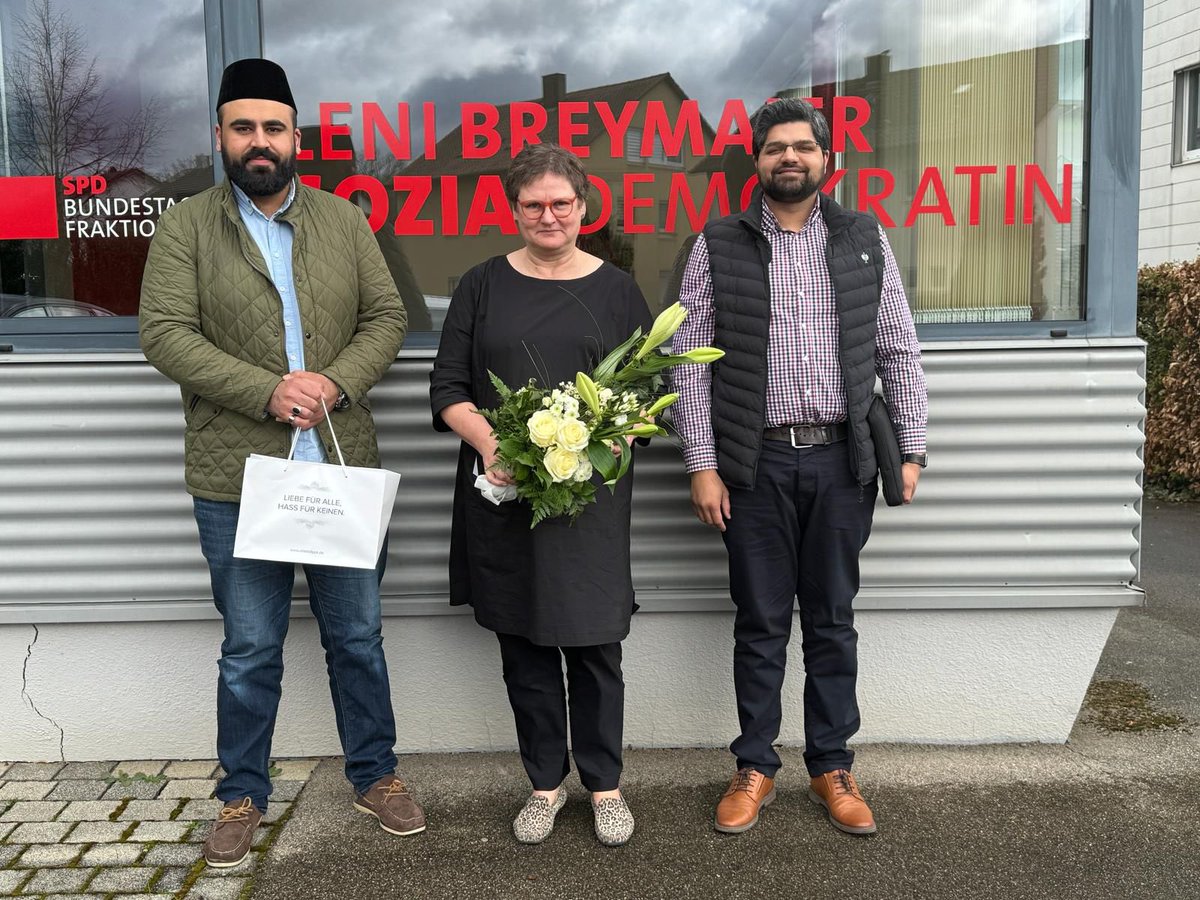 AMJ_Aalen's tweet photo. Heute trafen wir die Bundestagsabgeordnete @LeniBreymaier @spdbt in ihrem Wahlkreisbüro in #Aalen. Es fand ein interessanter Austausch mit Vorstellung der AMJ und vielen weiteren Themen, insbesondere dem Nahostkonflikt, statt. Wir danken für den freundlichen Austausch. https://t.co/wUr6SkasSo