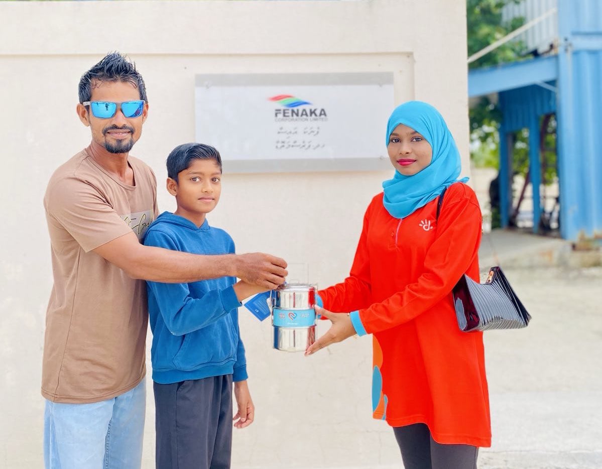 Dhiraagu's tweet photo. Check out some 📸 highlights of our #ThashibariMovement in Addu City and GDh. Faresmaathodaa.
Be sure to pass your thashibari along and spread some kindness before this Ramadan ends 🧡
#HeyoHithun https://t.co/BZ0jeH7RZ7