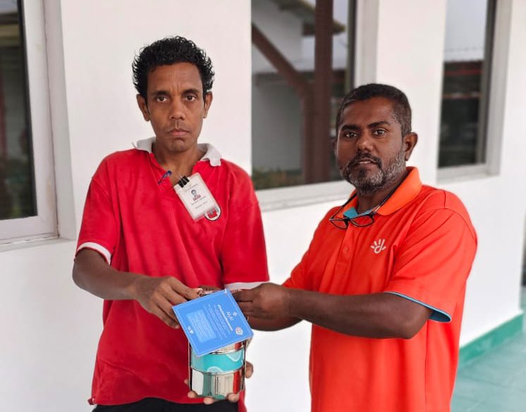 Dhiraagu's tweet photo. Check out some 📸 highlights of our #ThashibariMovement in Addu City and GDh. Faresmaathodaa.
Be sure to pass your thashibari along and spread some kindness before this Ramadan ends 🧡
#HeyoHithun https://t.co/BZ0jeH7RZ7