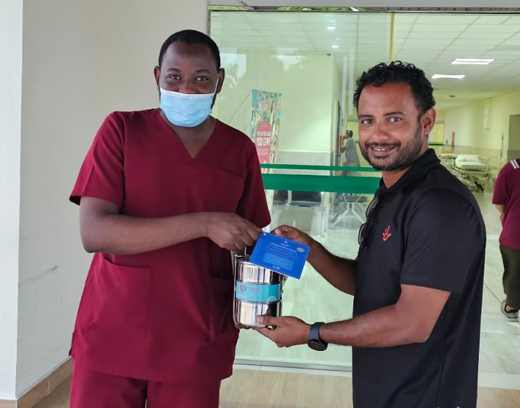 Dhiraagu's tweet photo. Check out some 📸 highlights of our #ThashibariMovement in Addu City and GDh. Faresmaathodaa.
Be sure to pass your thashibari along and spread some kindness before this Ramadan ends 🧡
#HeyoHithun https://t.co/BZ0jeH7RZ7