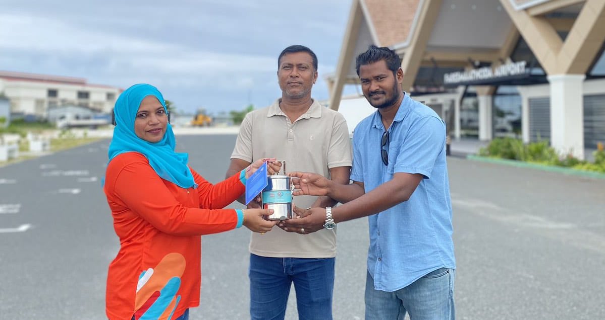Dhiraagu's tweet photo. Check out some 📸 highlights of our #ThashibariMovement in Addu City and GDh. Faresmaathodaa.
Be sure to pass your thashibari along and spread some kindness before this Ramadan ends 🧡
#HeyoHithun https://t.co/BZ0jeH7RZ7