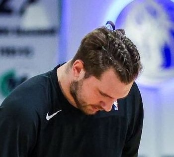 LeeJ09's tweet image. By the power of the cornrows, we are winning this thing tonight! Let's go @luka7doncic 💪🏾🇸🇮👍🏾#cornrows #braids #stophatinonmymans❤