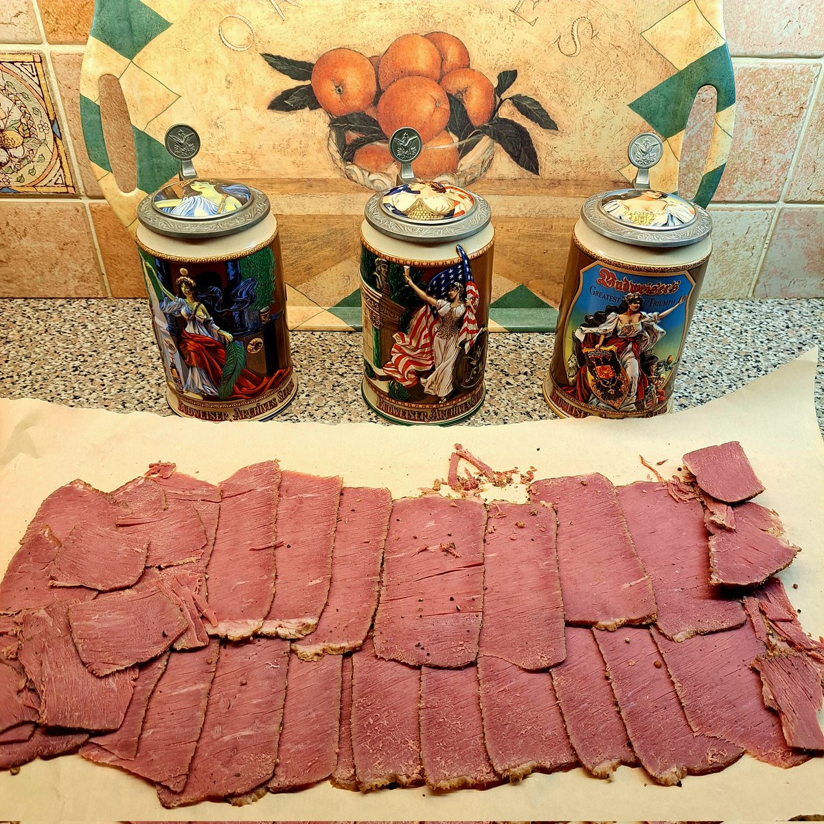 Thinly sliced homemade pastrami... made this one extra spicy and it tastes delicious 😋. Was thinking bout putting some of it into a pastrami ramen dish ,and a pastrami, peppers and mushroom risotto. Washed down with a tankard or three of ale 🍺.