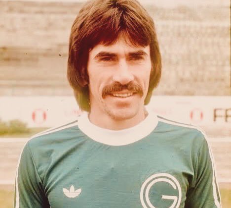 Por que o Antony Kiedis é considerado galã e o Zenon não?