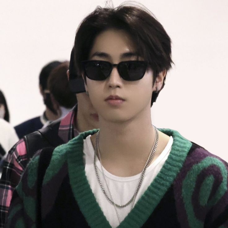 gottaluvminnie's tweet photo. hanknow few tweets | broken couple

Jisung le ofrece disimuladamente a su lindo novio tener una relación abierta.... mala idea https://t.co/UVjzulVfXF