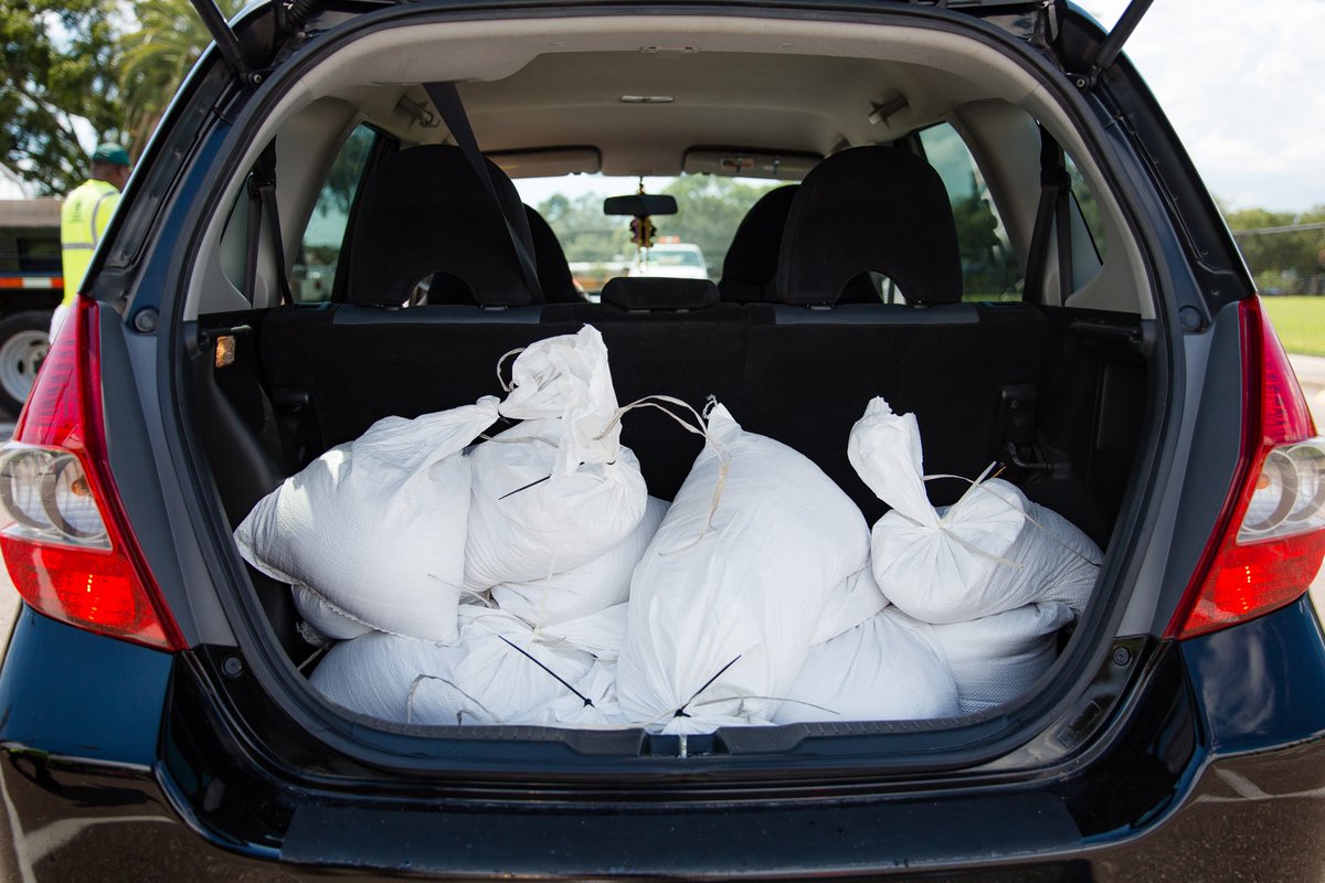 StPeteFL's tweet photo. REMINDER: Sandbags are available to residents throughout the year during non-emergency times! We encourage you to stock up to be prepared for any storm that may come our way ☁️🌀

Monday - Friday
7AM - 3:30PM
Pavement &amp; Traffic Operations Building

🔗https://t.co/vDeykBhxHu https://t.co/Mp2OAuMI6N
