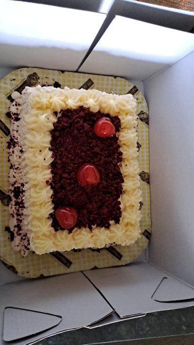 PRESENTINHO RECEBIDO DO MEU CORNINHO FAVORITO !!! @JBarsemlona https://t.co/xM7Kjlr8jC