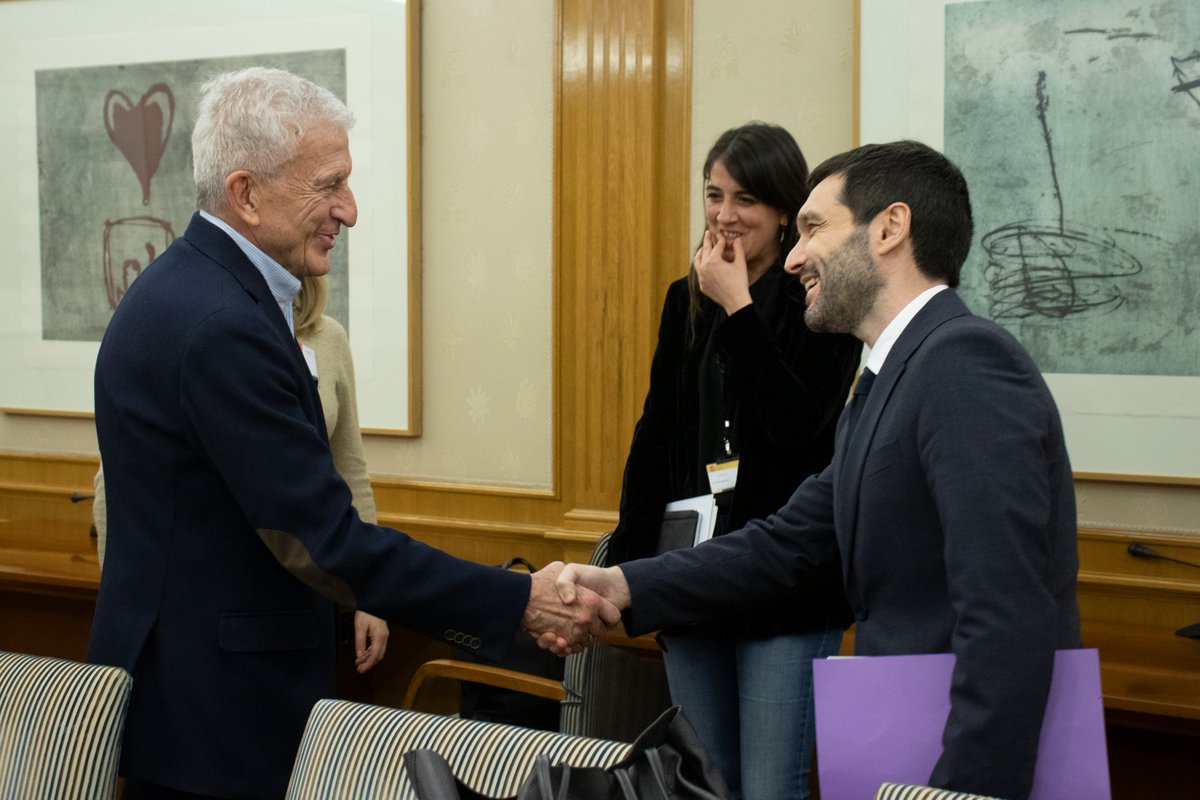 MSocialGob's tweet photo. 📸 El ministro @pbustinduy se ha reunido este martes con el presidente de @_CARITAS y la secretaria general de la organización para fortalecer las políticas sociales e impulsar la lucha contra la pobreza y la exclusión social. https://t.co/ObgBs6eBOD