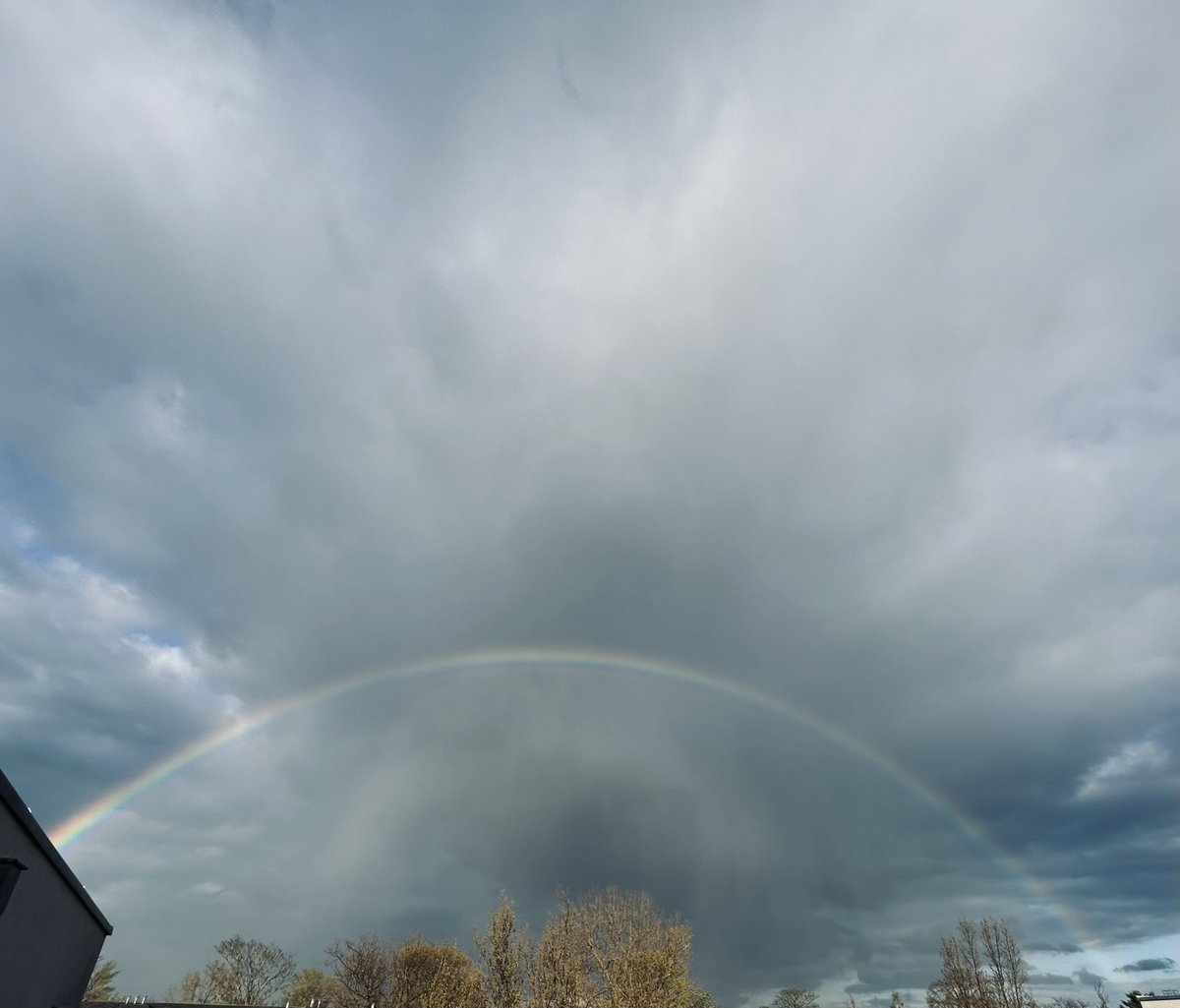 Guten Abend Twitteruniversum 🌈😀
2024 ist das Jahre der Regenbögen. #rainbow  #ditisberlin