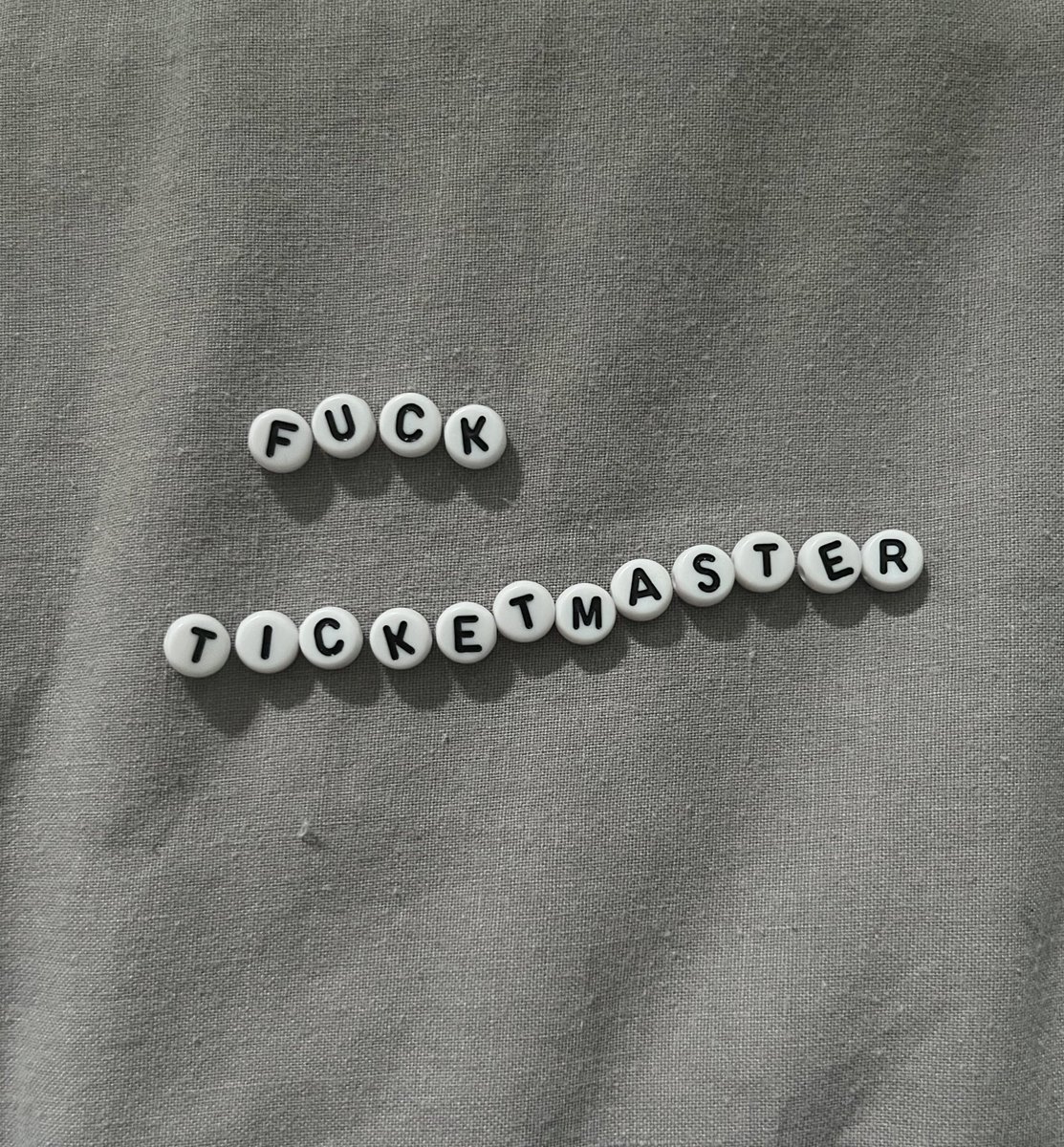 making my first bracelet for tour 🖕🖕🖕