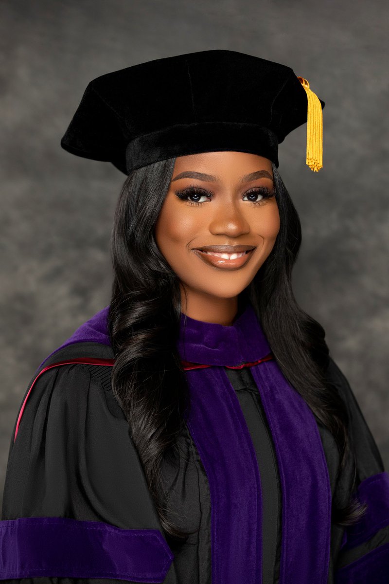 relleyrelle_'s tweet photo. 31 days until I join the 2% of black women attorneys! Glory to God! https://t.co/lJSzRrZ1yj