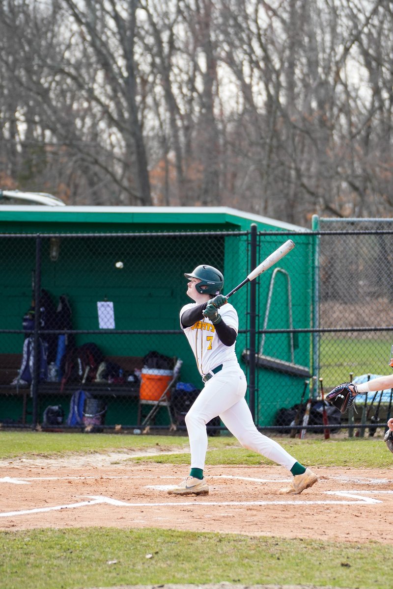 CCRIAthletics's tweet image. Your homecoming 𝐊𝐢𝐧𝐠𝐬 👑

The @ccri1964 #baseball team celebrated yesterday’s home opener in style with a 9-1 win over York Community College at our Warwick Campus.