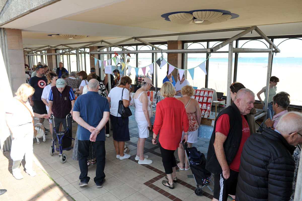 The South Shields Seaside Market is back by popular demand! 🏖️ Join us for a day of live music and market stalls by the sea at Sandhaven Beach with lots of exciting new stalls and treasures to discover! 🐚 📅 Sunday 7 April, 10am-2pm 📍 Amphitheatre at Sandhaven Beach