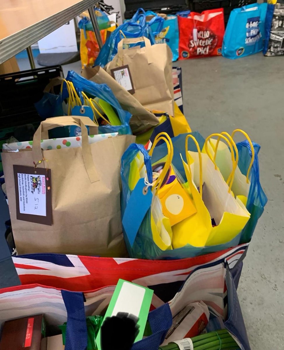 Easter bags with Easter eggs, daffodils and books were delivered to clients over the Easter holiday 🐣 A big thank you to Read bookshop and Holmfirth High School for their continued support of the food bank and to all those who have donated wonderful Easter goodies ❤️