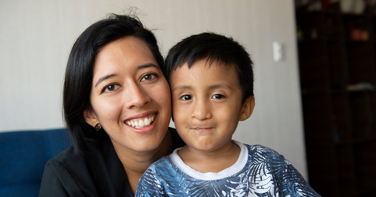 This #WHWWeek, we're joining the @FHWCoalition to call for policymakers to invest long-term in health workers like Speech-Language Pathologist Evelyn Cáceres! Investing in health workers means investing in children's health and well-being. #SafeSupportedHealthWorkers #FHWC