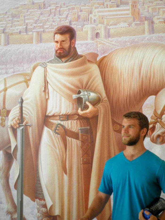 Homem encontra sua cópia em um museu - Foto: Reprodução/X