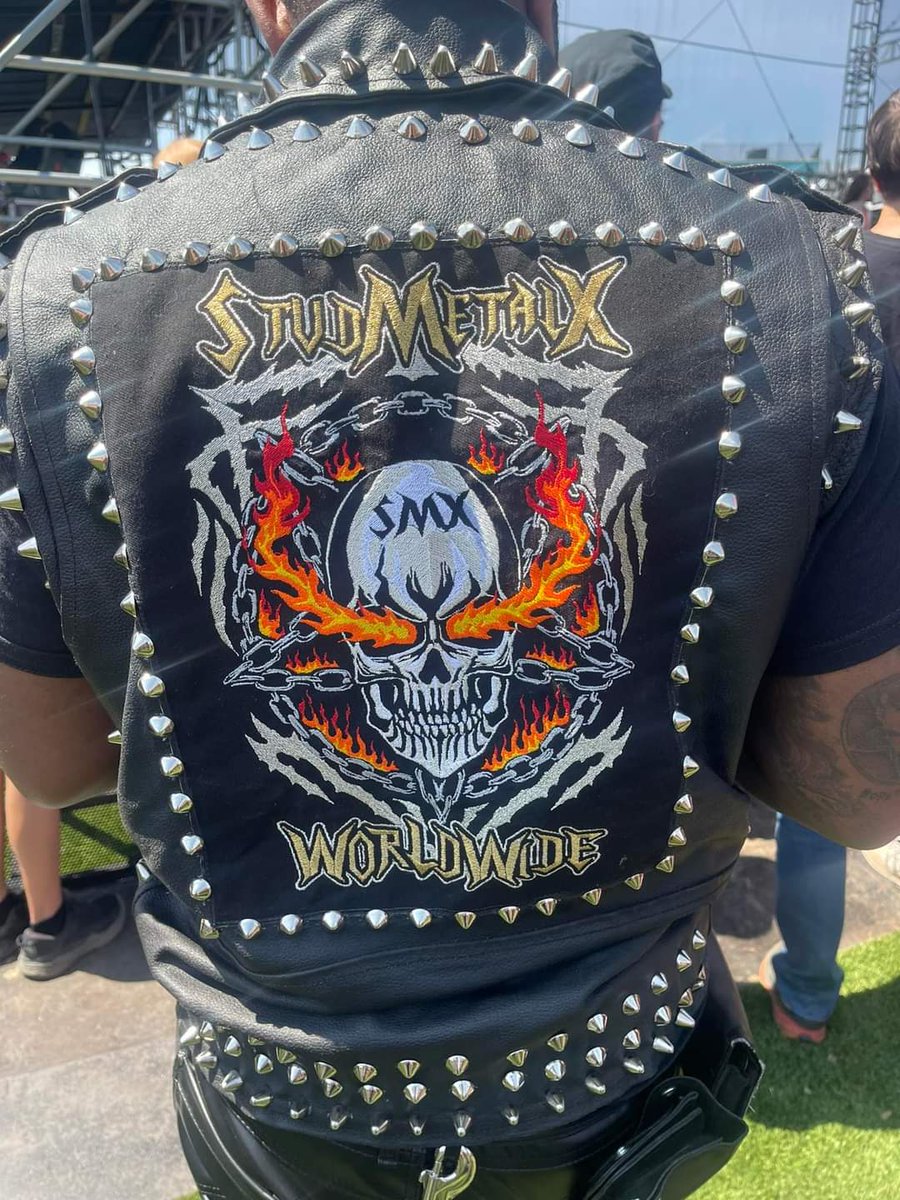 A good friend of mine took a pic of my backside of my new vest at Hell's Heroes metal festival. 😆🔥 #smx #studmetalx #metalheads #HEAVYMETAL