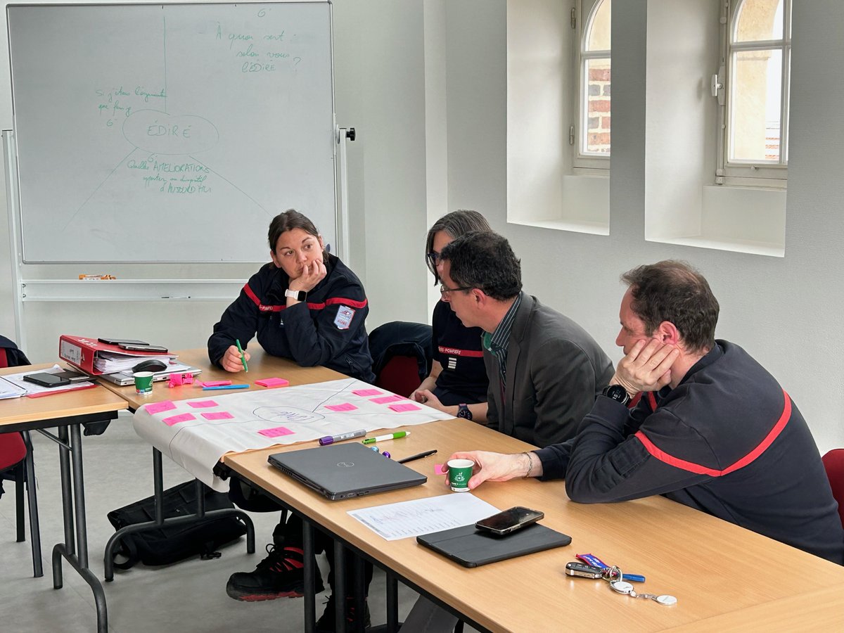 RemyAndriot's tweet image. Après-midi de co-construction avec #équipededirection. Réflexion sur le rôle de cette instance, des attendus de ses membres et ceux du binôme de direction. Un brainstorming important afin de faire émerger et converger des idées pour coconstruire le #pilotage du SDIS.