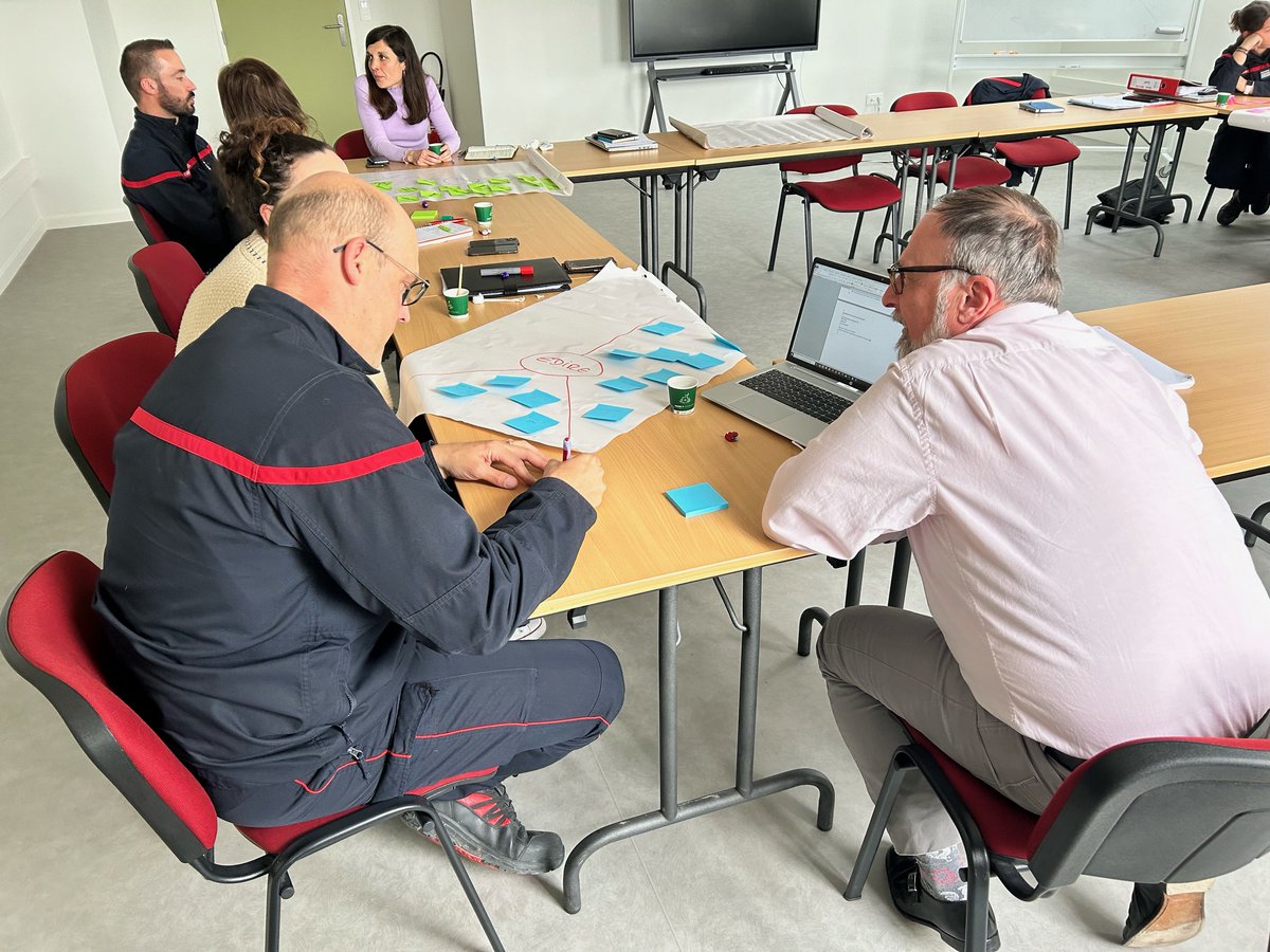 RemyAndriot's tweet image. Après-midi de co-construction avec #équipededirection. Réflexion sur le rôle de cette instance, des attendus de ses membres et ceux du binôme de direction. Un brainstorming important afin de faire émerger et converger des idées pour coconstruire le #pilotage du SDIS.