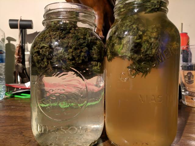 Sparzito_'s tweet photo. Can you store weed in water ? https://t.co/lXTAjKHLEC