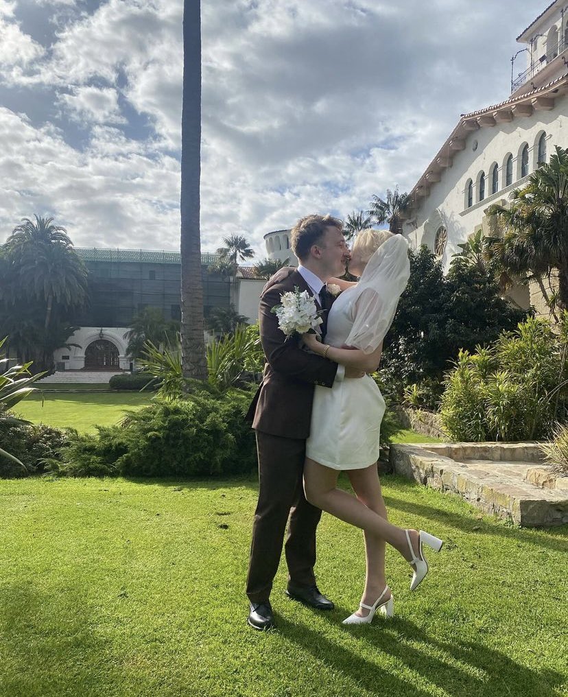 highmakesmecry's tweet photo. ARE YALL OKAY BECAUSE IM NOT but fr i’m so happy for shayne and courtney they look genuinely happy https://t.co/NJ7MoAgyR5