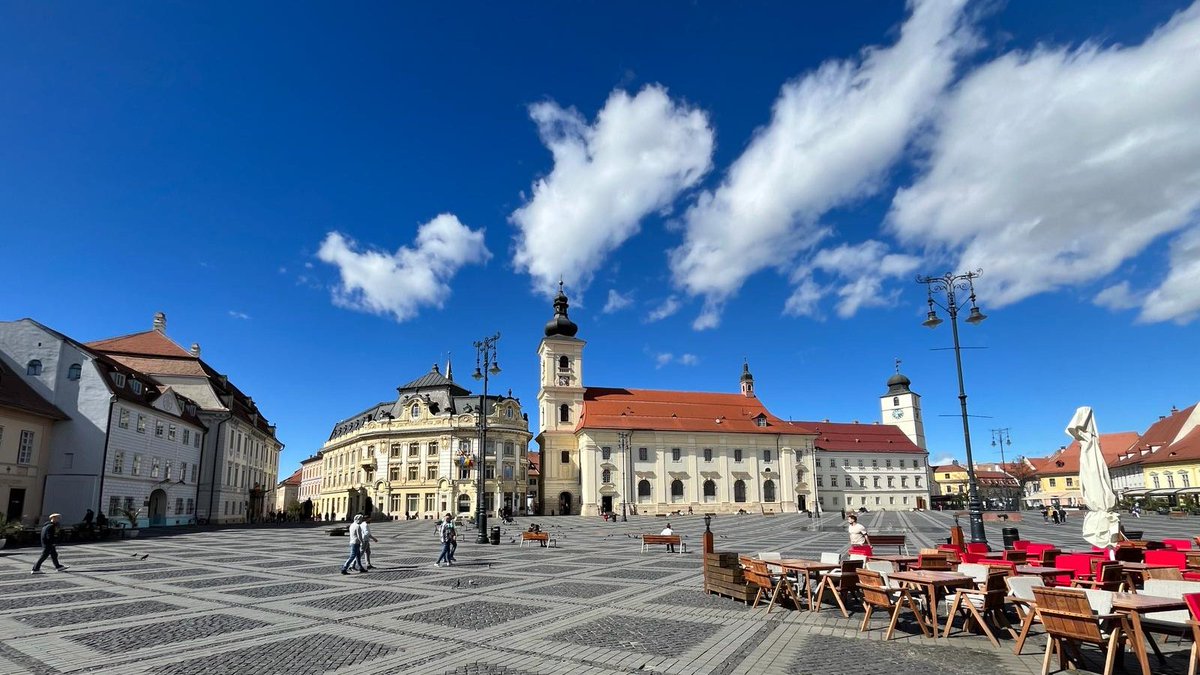 🇷🇴 Enjoying beautiful spring in #Sibiu, two days before the concert I'll have the pleasure to give with the Filarmonica de Stat Sibiu (play & conduct). 📌 𝗧𝗵𝘂𝗿𝘀𝗱𝗮𝘆, 𝗔𝗽𝗿𝗶𝗹 𝟰 ➡ filarmonicasibiu.ro/en/events/conc…