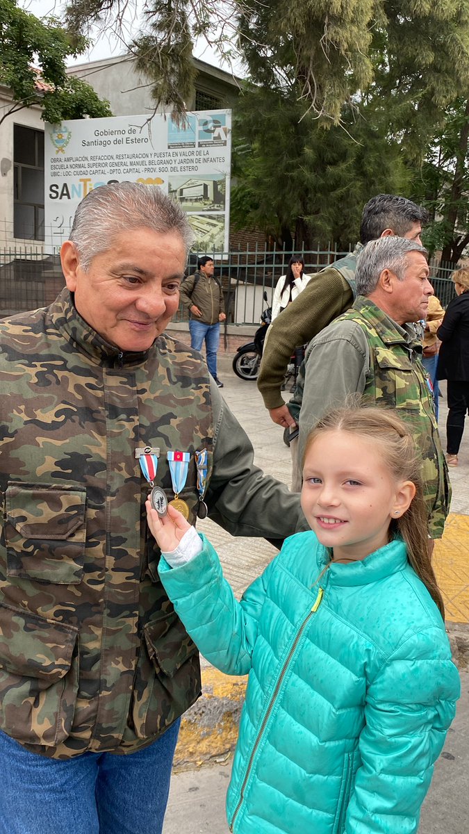 RickyFarias7's tweet photo. En el Día del Veterano y de los Caídos en la Guerra de Malvinas, rendimos homenaje al coraje de nuestros héroes. A 42 años de la guerra injusta y absurda, debemos reafirmar la necesidad de seguir trabajando por encontrar una solución pacífica al reclamo de soberanía 🇦🇷 https://t.co/hTJN5iBtm3