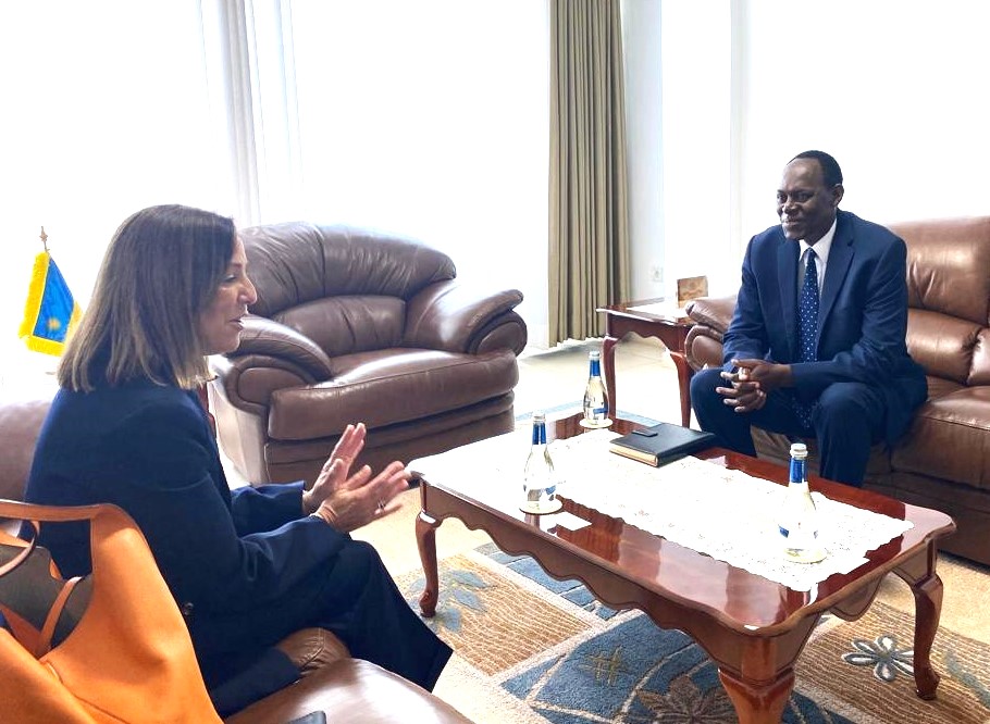 Judge Graciela Gatti Santana, President of the United Nations International Residual Mechanism for Criminal Tribunal, paid a courtesy visit to the Hon. Chief Justice, Dr. Faustin NTEZILYAYO. Their discussions focused on collaboration between the Mechanism and @RwandaJudiciary